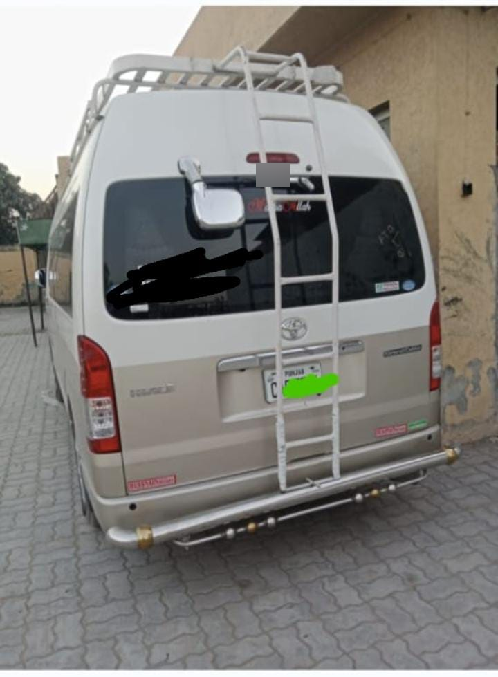Toyota Hiace Grand Cabin Executive (White) - view 2