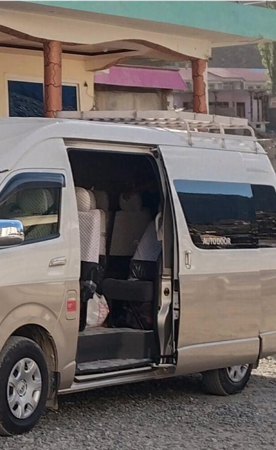 Toyota Hiace Grand Cabin Executive (White) - view 3