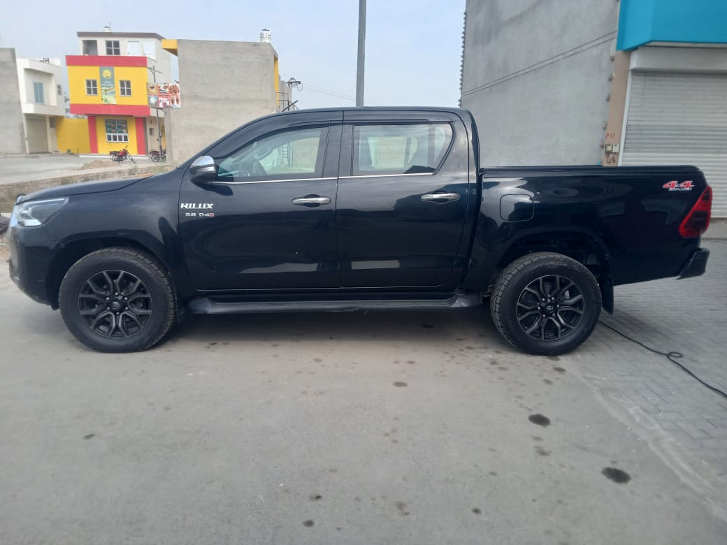 Toyota Hilux Revo Rocco (Black) - view 2