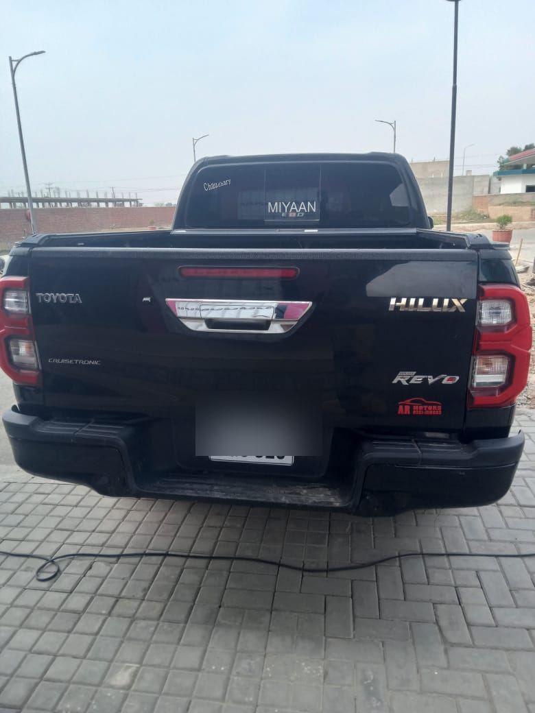 Toyota Hilux Revo Rocco (Black) - view 3