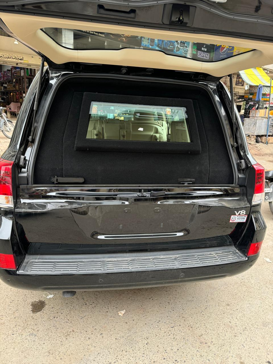 Toyota Land Cruiser V8 Armoured B6 (Black) - view 2