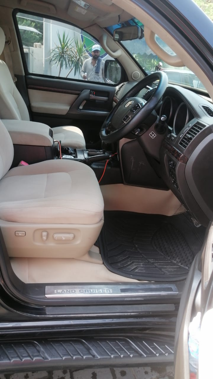 Toyota Land Cruiser V8 ZX (Black) - view 6